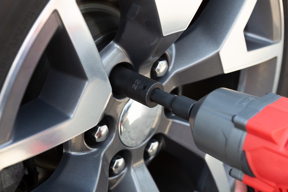 Car wheel with lock