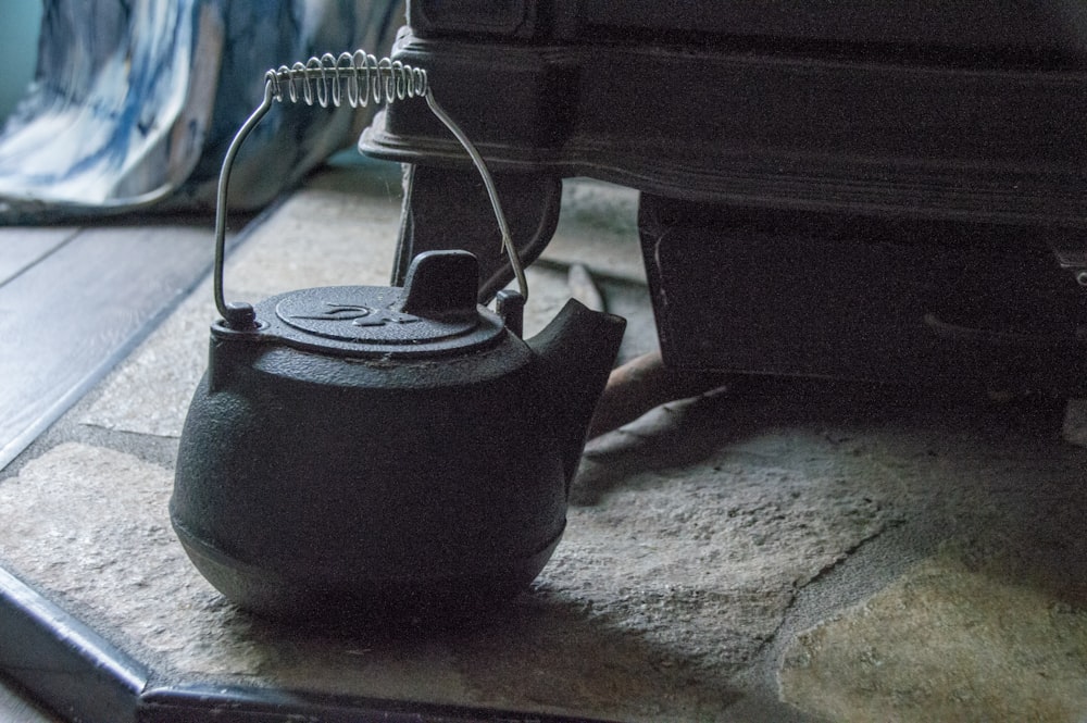 12V travel kettle next to car