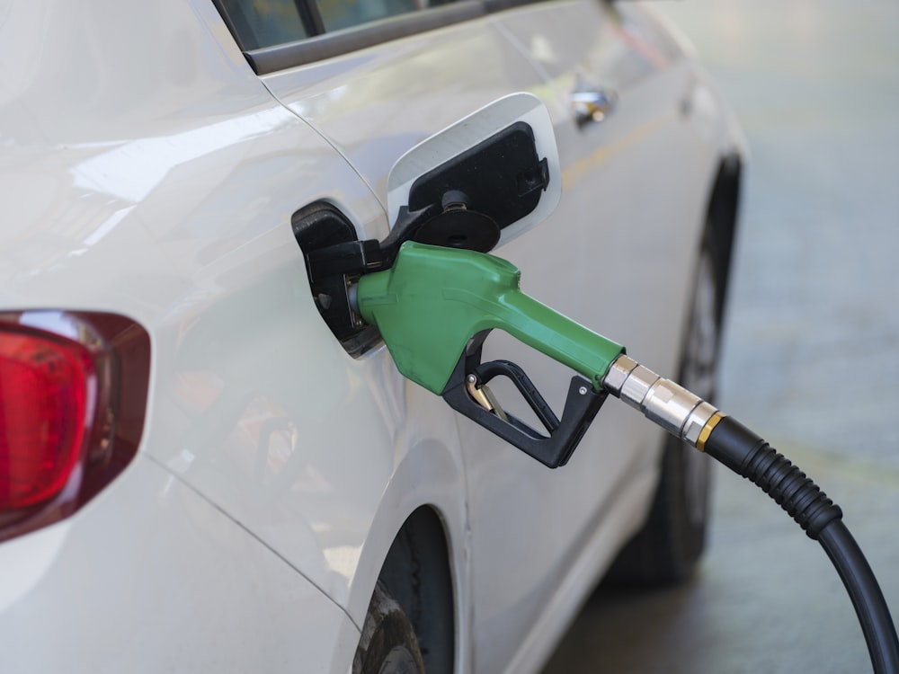 Car refueling with fuel injector cleaner additive